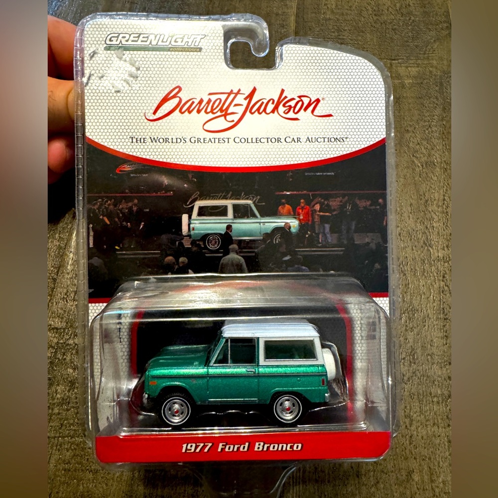 CHASE 1977 Ford Bronco - Jade Glow 1:64 Scale Model- Greenlight - 37250F